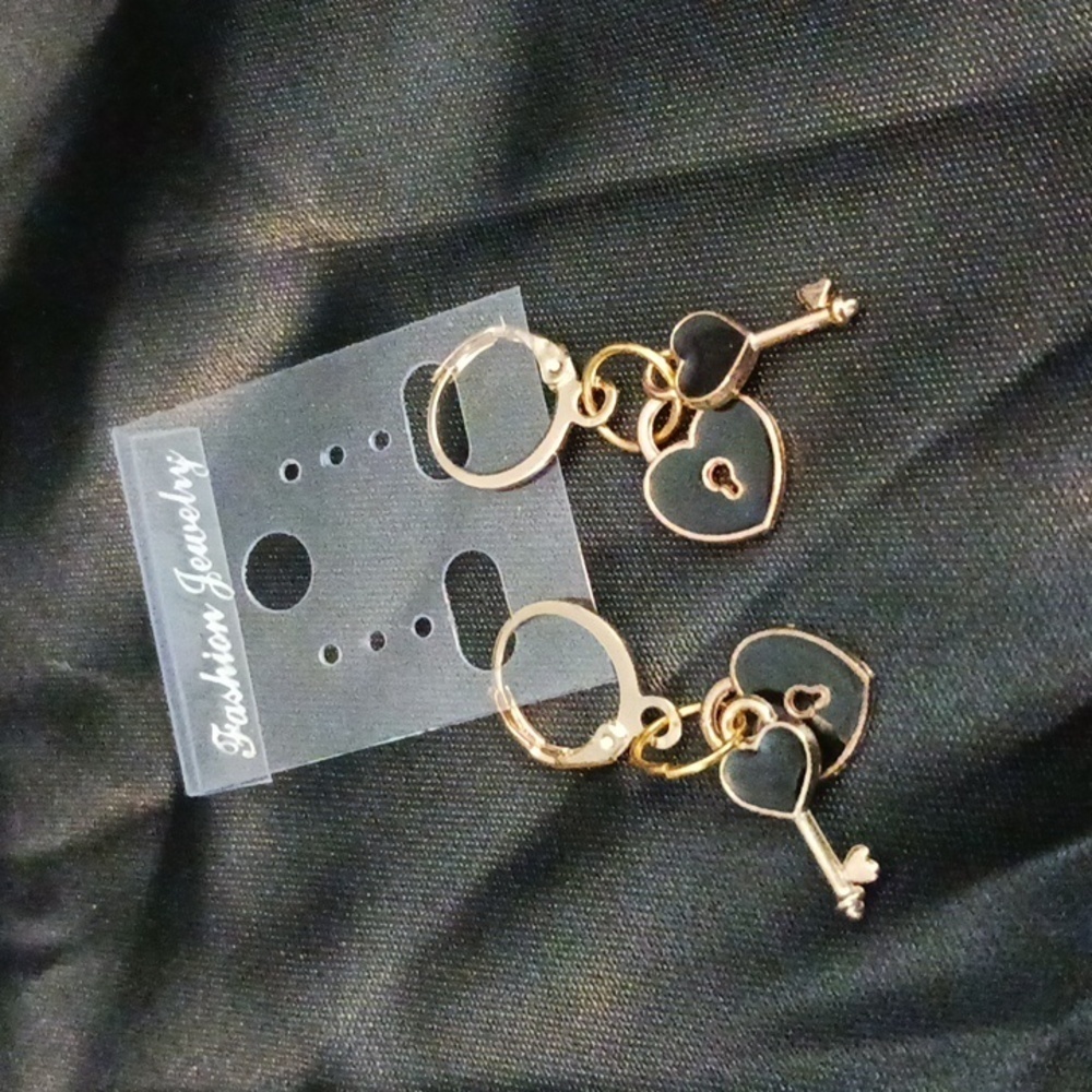 Dark Secrets - Picture 3 of 6